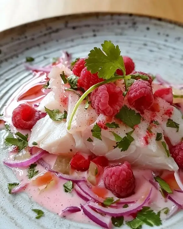 Ceviche de Loup de Mer à la Framboise avec Leche de Tigre à la Rose
