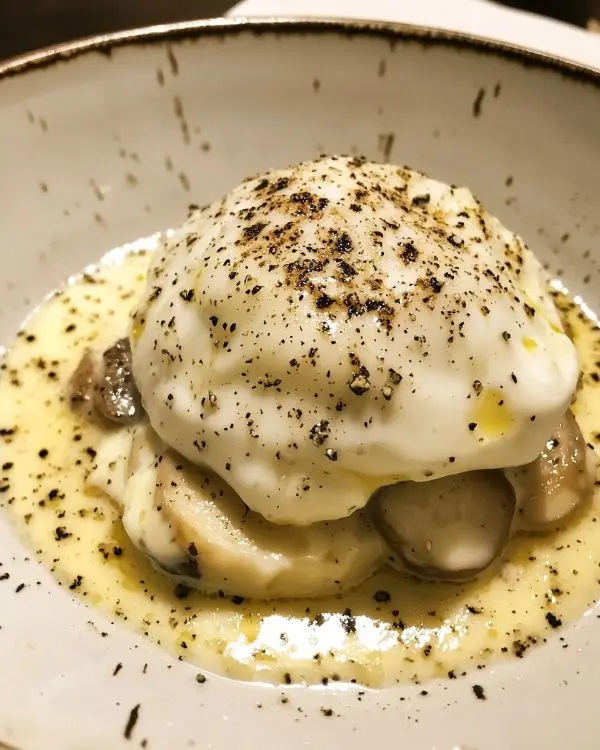 Île Flottante Salée Façon Cacio e Pepe 5 Île Flottante Salée Façon Cacio e Pepe sur Velouté de Champignons à la Truffe