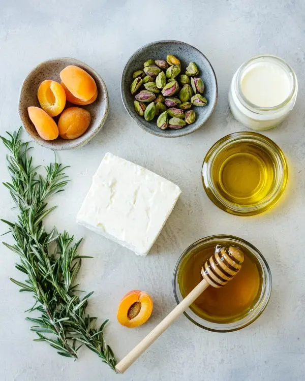 Ingrédients pour Feta Fouettée à la Pistache, Abricots Rôtis au Romarin & Miel