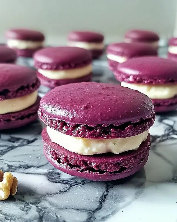 Recette Macarons salés de betterave, ganache au chèvre frais & noix
