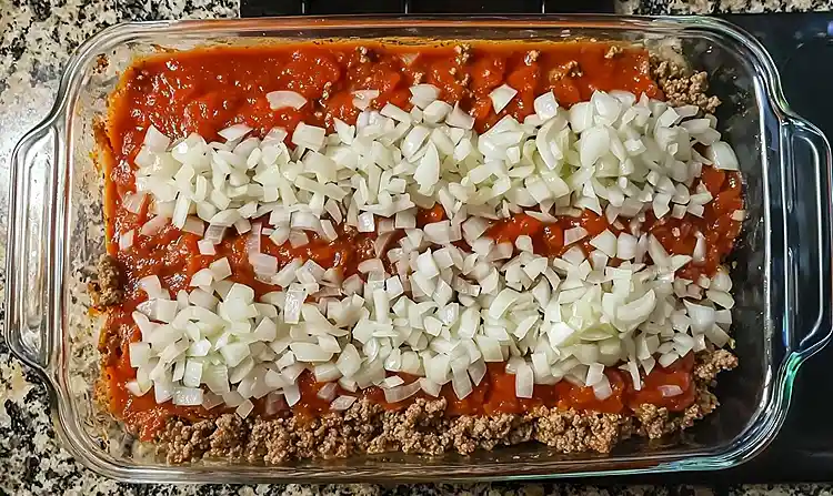 Préparation du Parmentier de Canard Confit revisité avec purée de patate douce à la fève Tonka et chapelure de noisettes