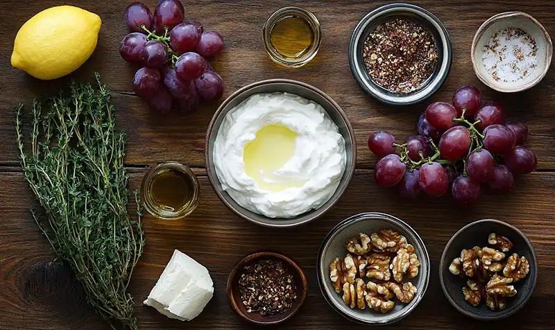 Feta Fouettée au Miel Pimenté et Raisins Rôtis 3 Les-ingredients-pour-Feta-Fouettee-au-Miel-Pimente-et-Raisins-Rotis-au-Thym-Noix