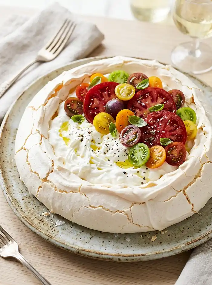 Recette Pavlova salée tomates anciennes stracciatella